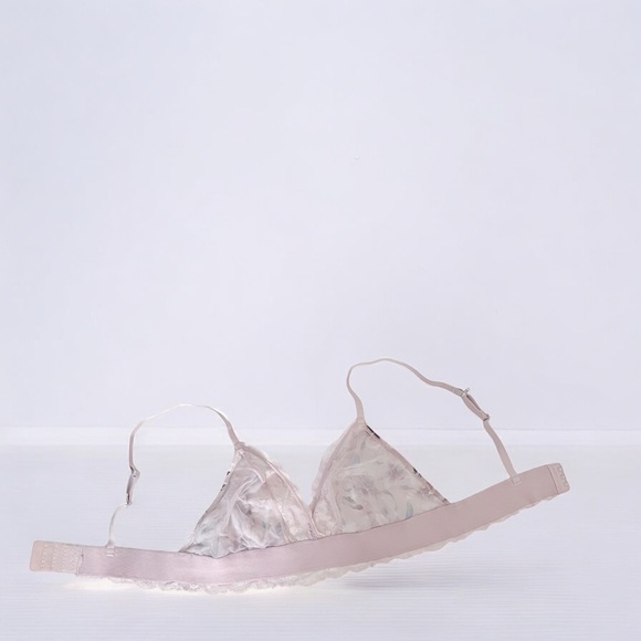 La Vie En Rose
Lace And Mesh Bralette M - Picture 9 of 10